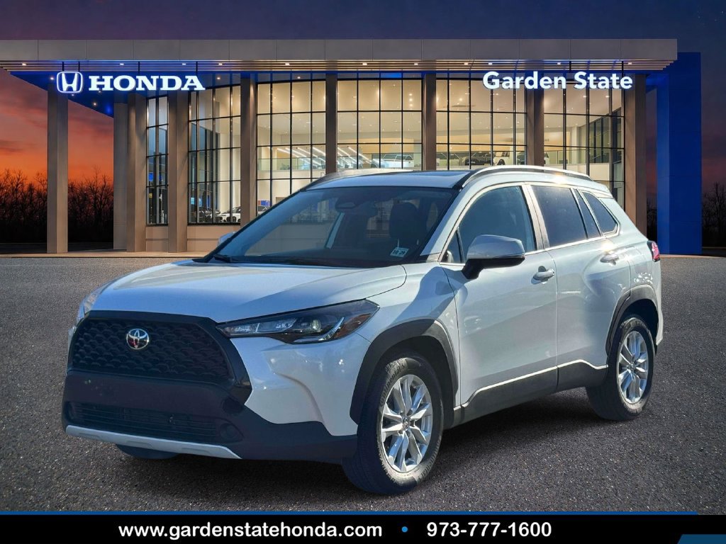 Used 2024 Toyota Corolla Cross LE w/ Moonroof Package AWD/4WD image 1