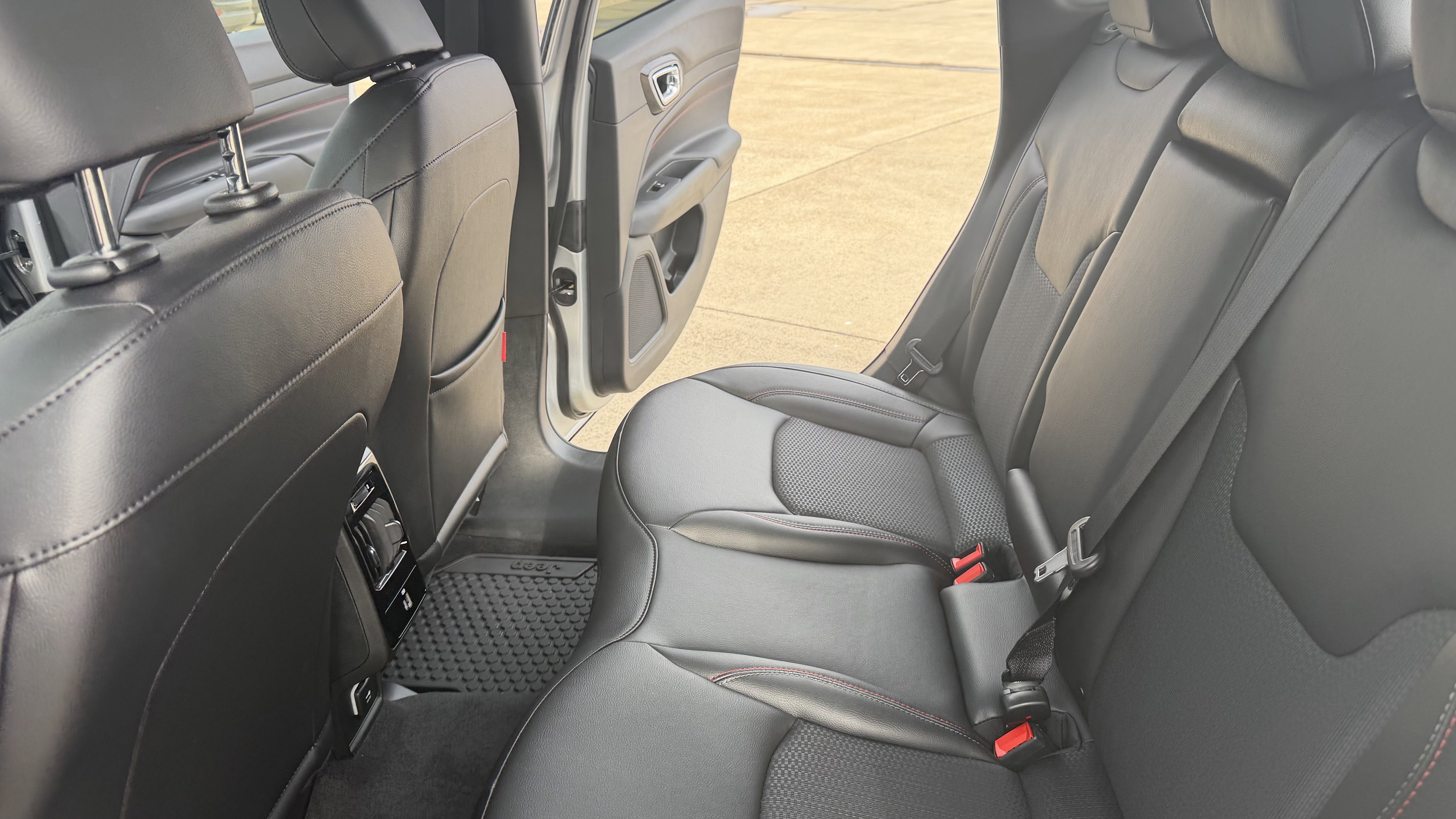 New 2026 Jeep Compass Trailhawk w/ Trailer Tow Group image 35