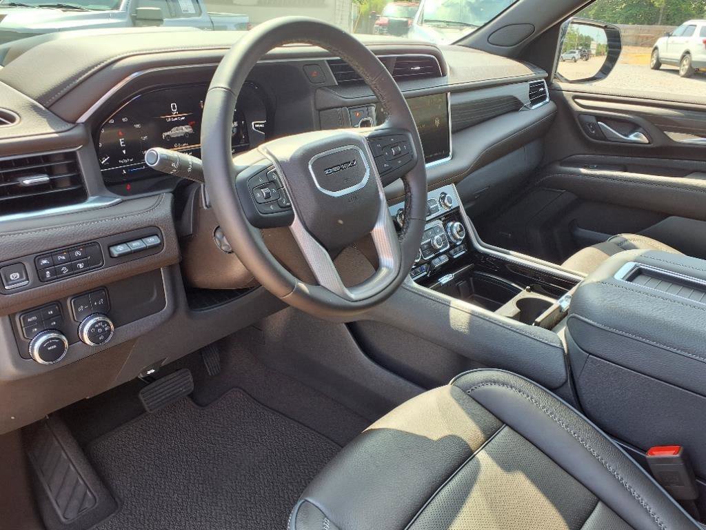 Used 2024 GMC Yukon Denali image 9