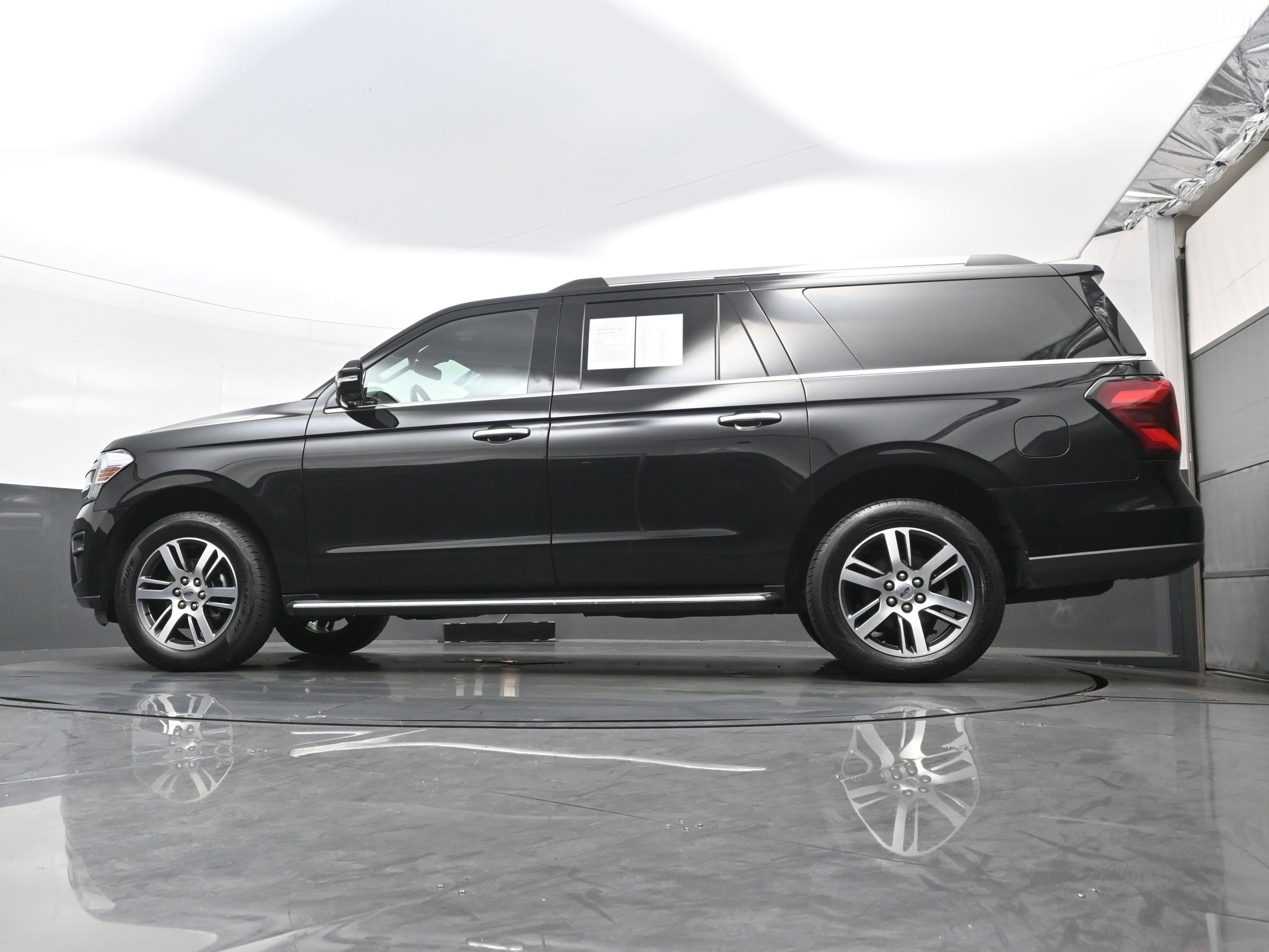 Used 2022 Ford Expedition Max Limited image 31