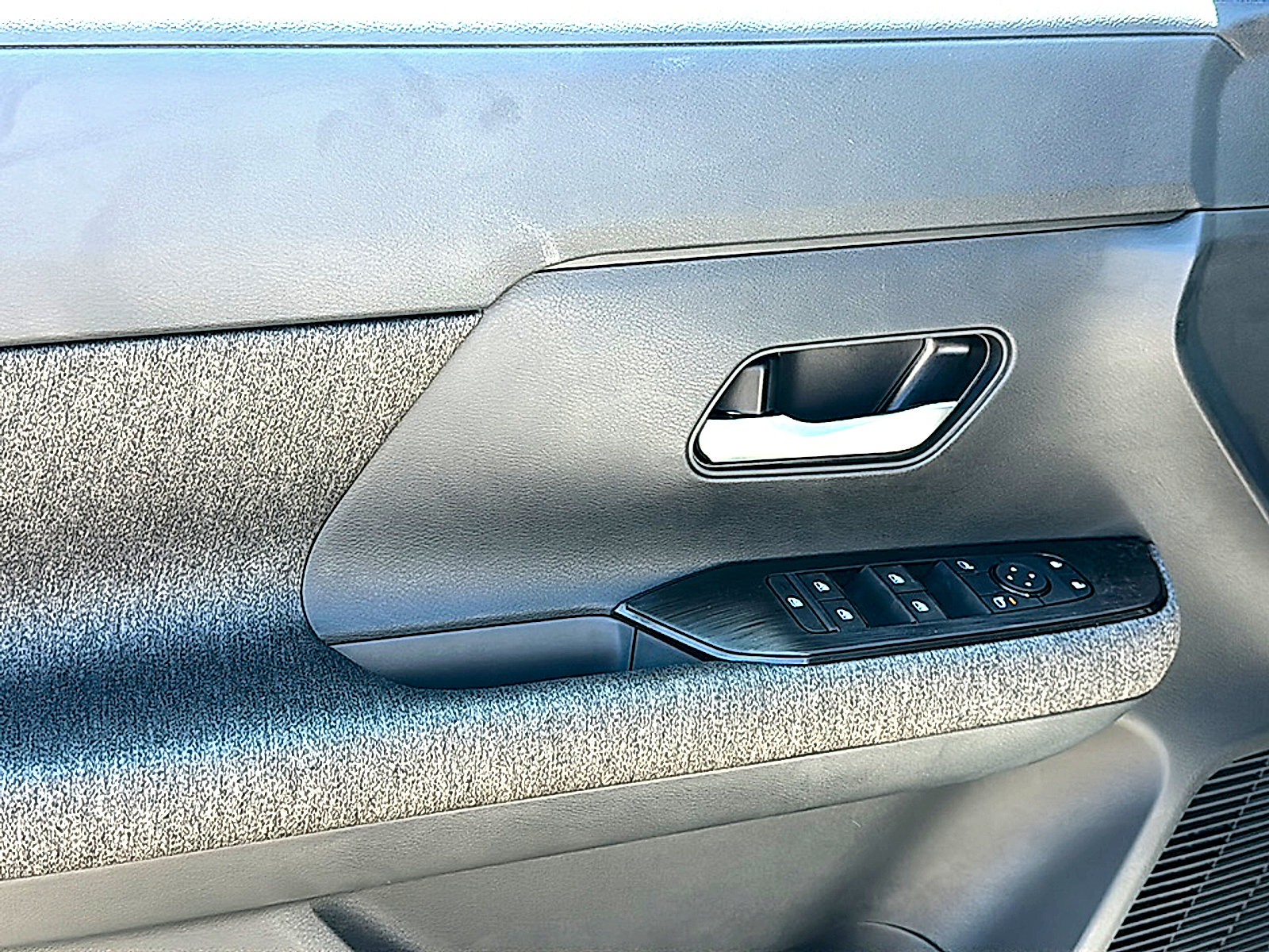 New 2026 Nissan Kicks SV w/ SV Premium Package image 23