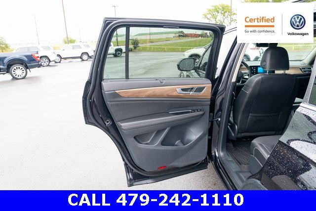 Certified 2024 Volkswagen Atlas SE w/ Black Wheel Package image 12
