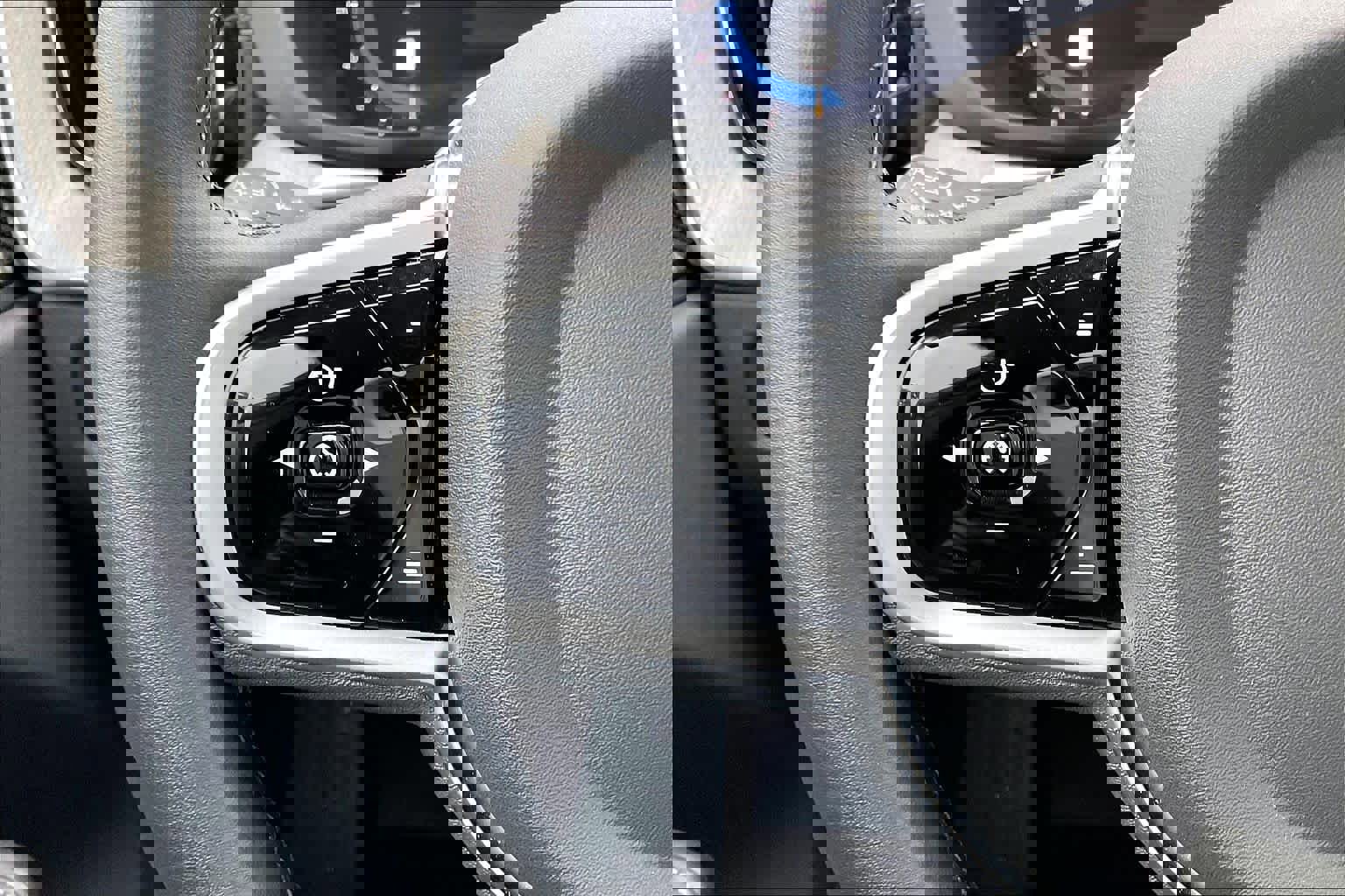 Used 2025 Volvo XC60 B5 Ultra w/ Protection Package Premier image 21