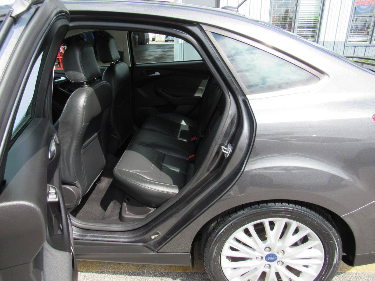 Used 2017 Ford Focus Titanium FWD image 41