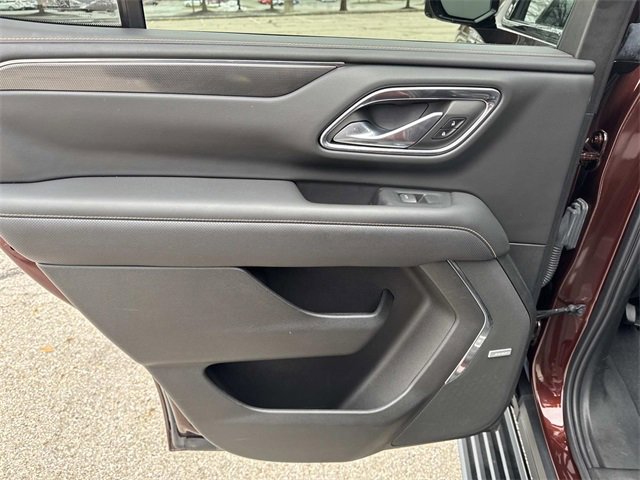 Used 2023 GMC Yukon AT4 w/ Technology Package image 12