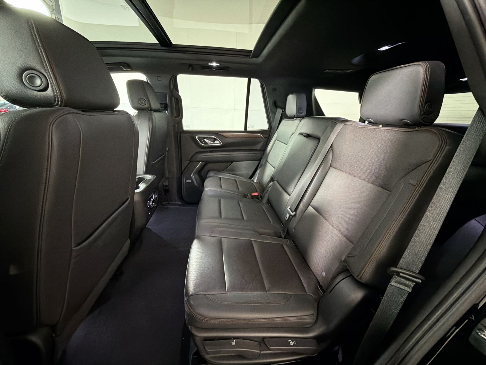 Used 2023 Chevrolet Tahoe High Country w/ LPO, Illumination Package AWD/4WD image 24