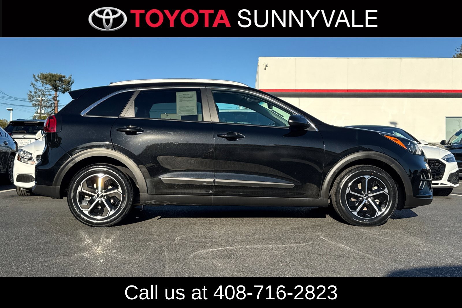 Used 2022 Kia Niro LXS w/ Digital Cluster Package FWD image 7