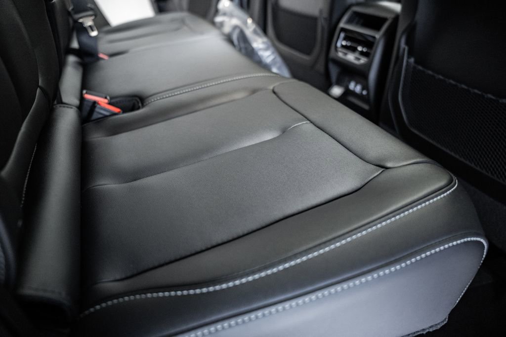 New 2025 Jeep Grand Cherokee Limited image 32