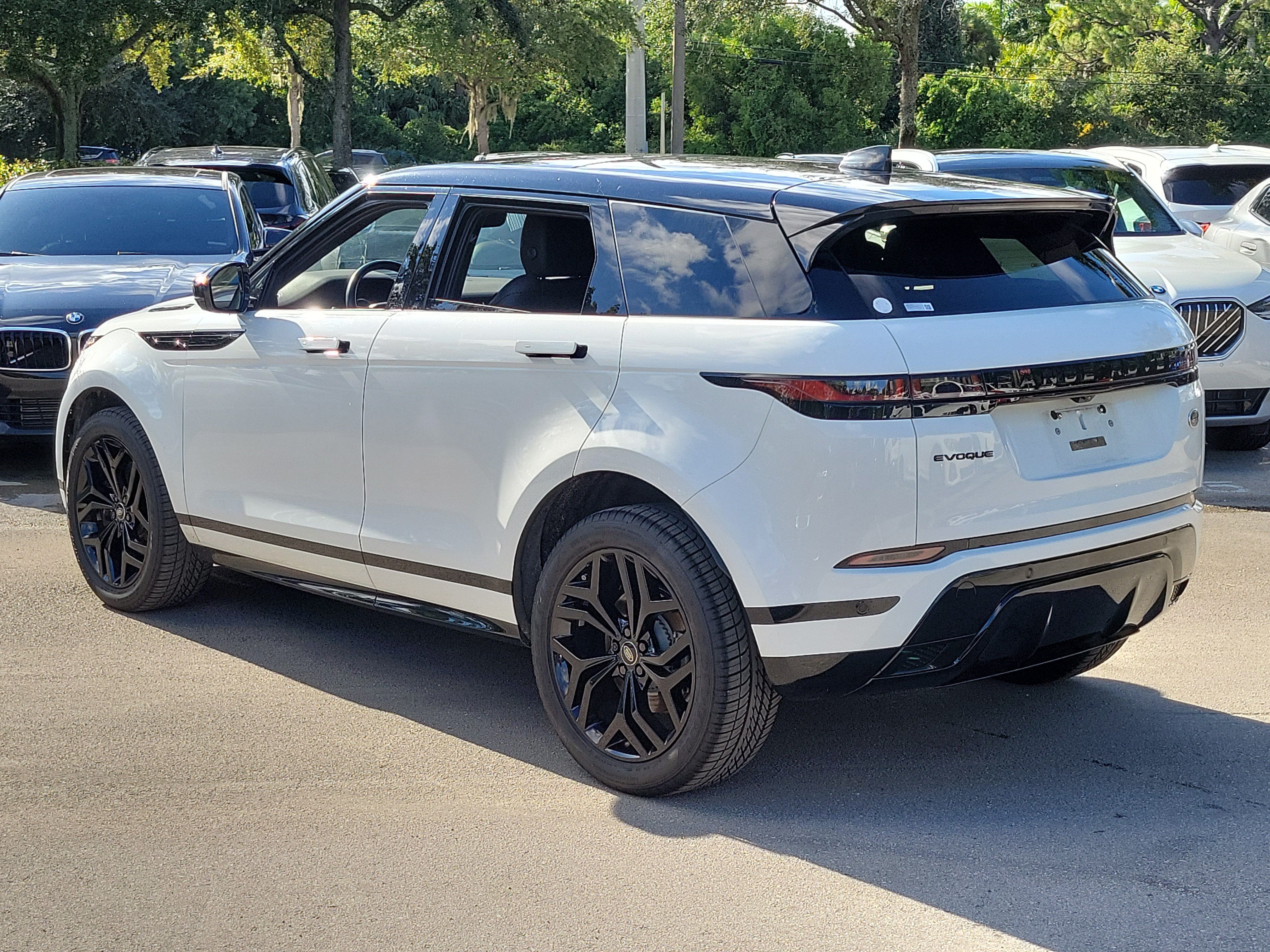 Used 2023 Land Rover Range Rover Evoque R-Dynamic S AWD/4WD image 7