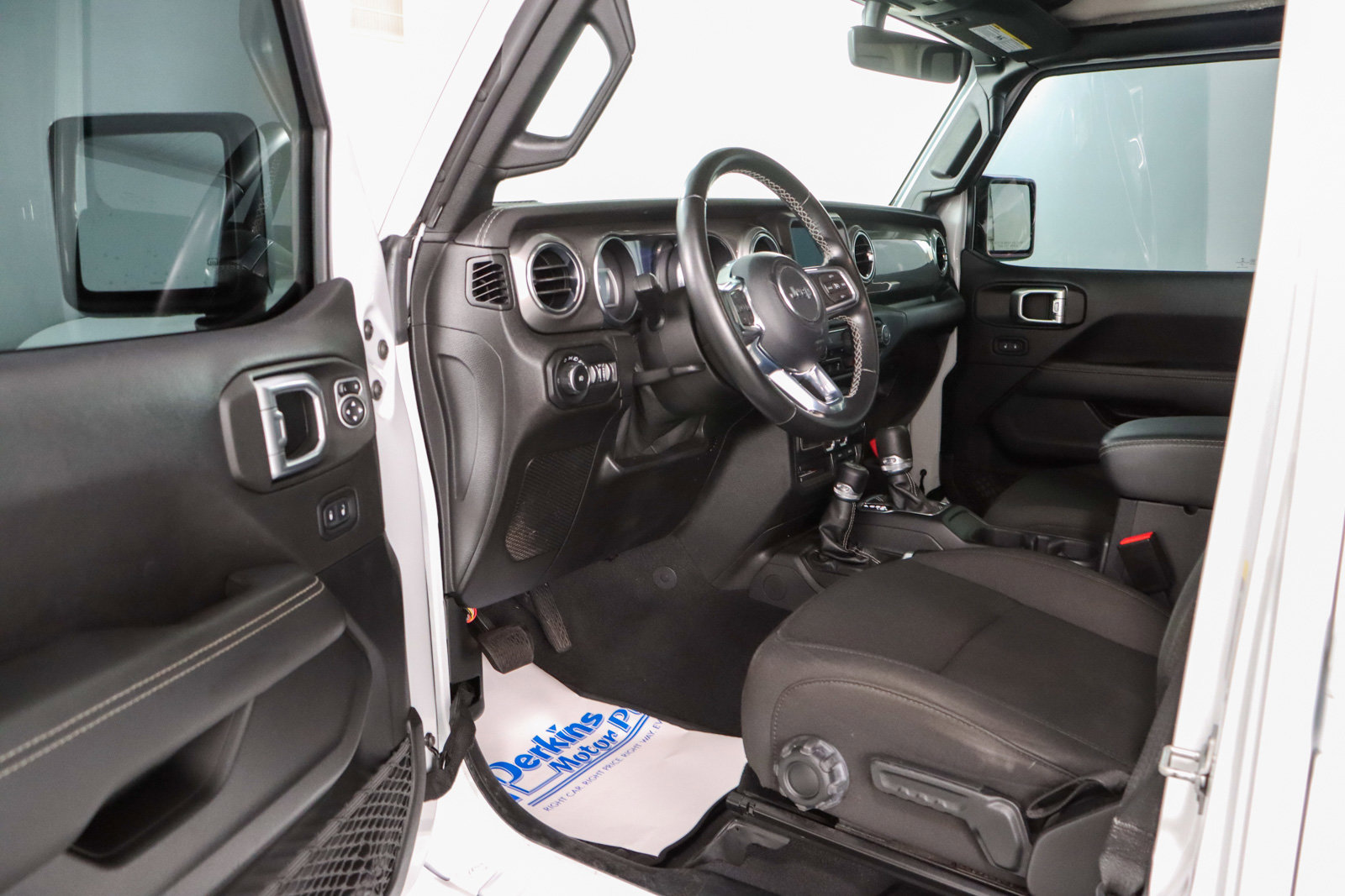 Used 2021 Jeep Wrangler Unlimited Sahara image 3