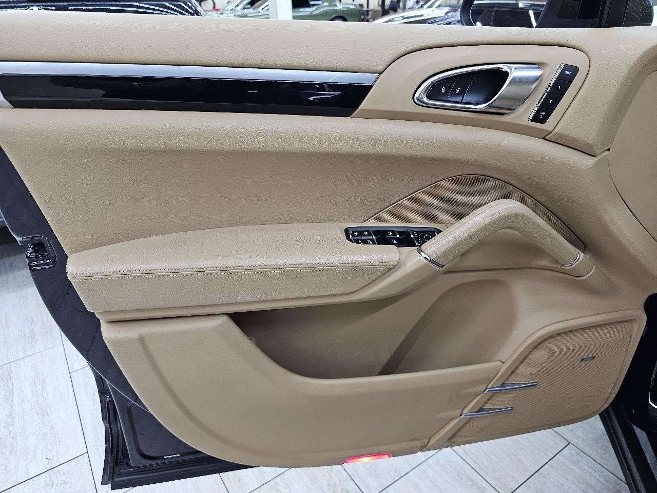 Used 2014 Porsche Cayenne S w/ Comfort Plus Package AWD/4WD image 39