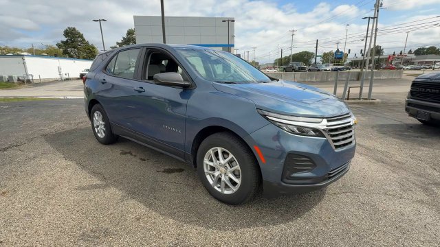 Used 2024 Chevrolet Equinox LS FWD image 2