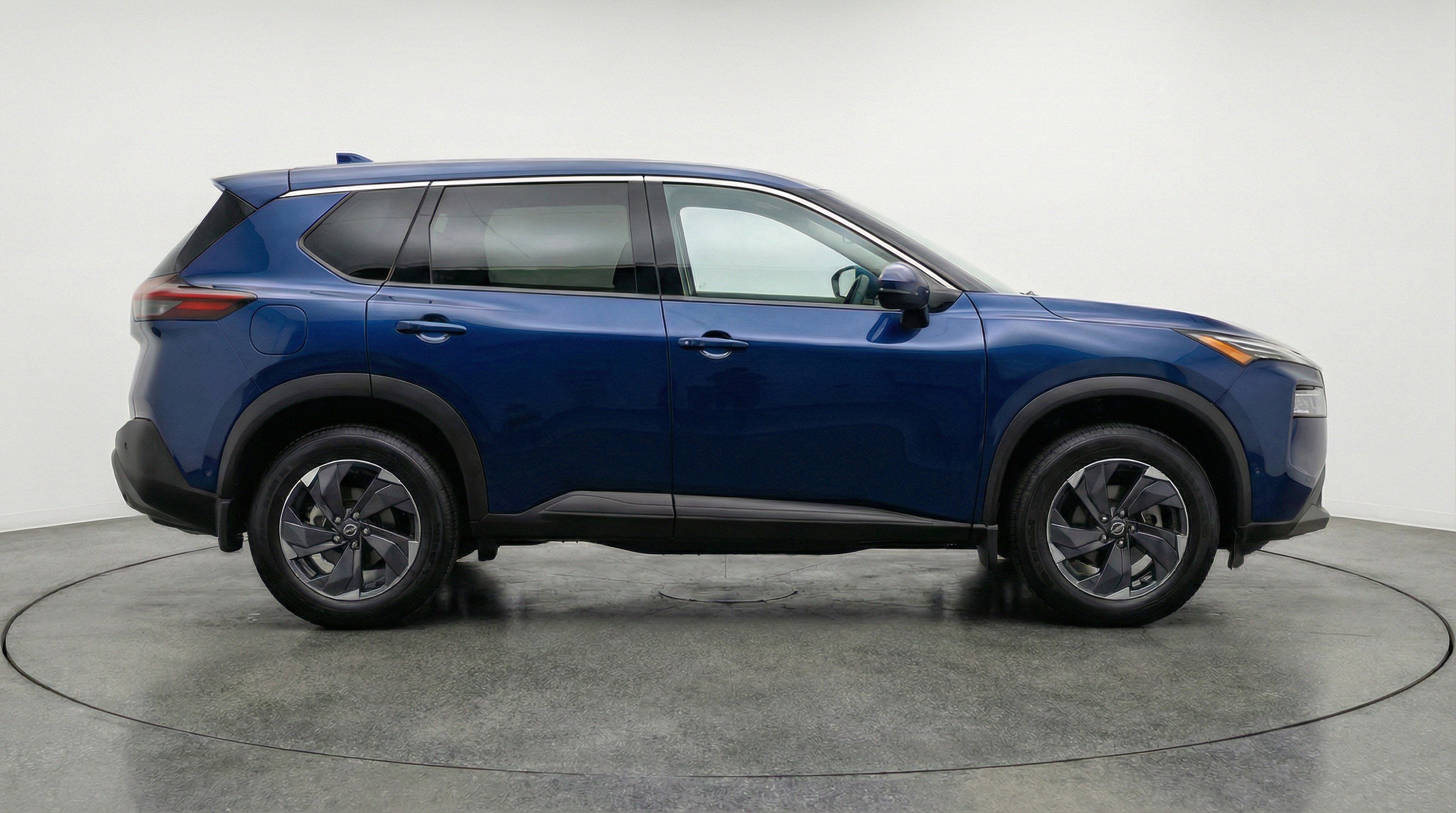 Used 2025 Nissan Rogue SV FWD image 11