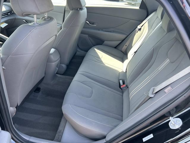Used 2025 Hyundai Elantra Sport FWD image 17