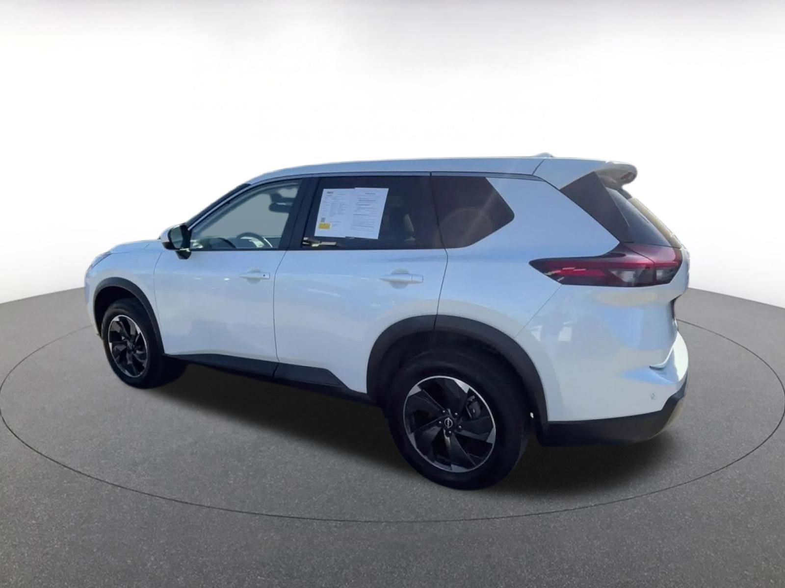 Used 2025 Nissan Rogue SV FWD image 10