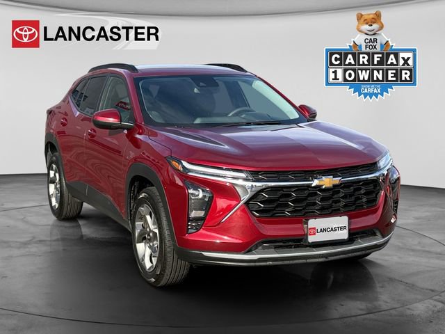 Used 2025 Chevrolet Trax LT FWD image 1
