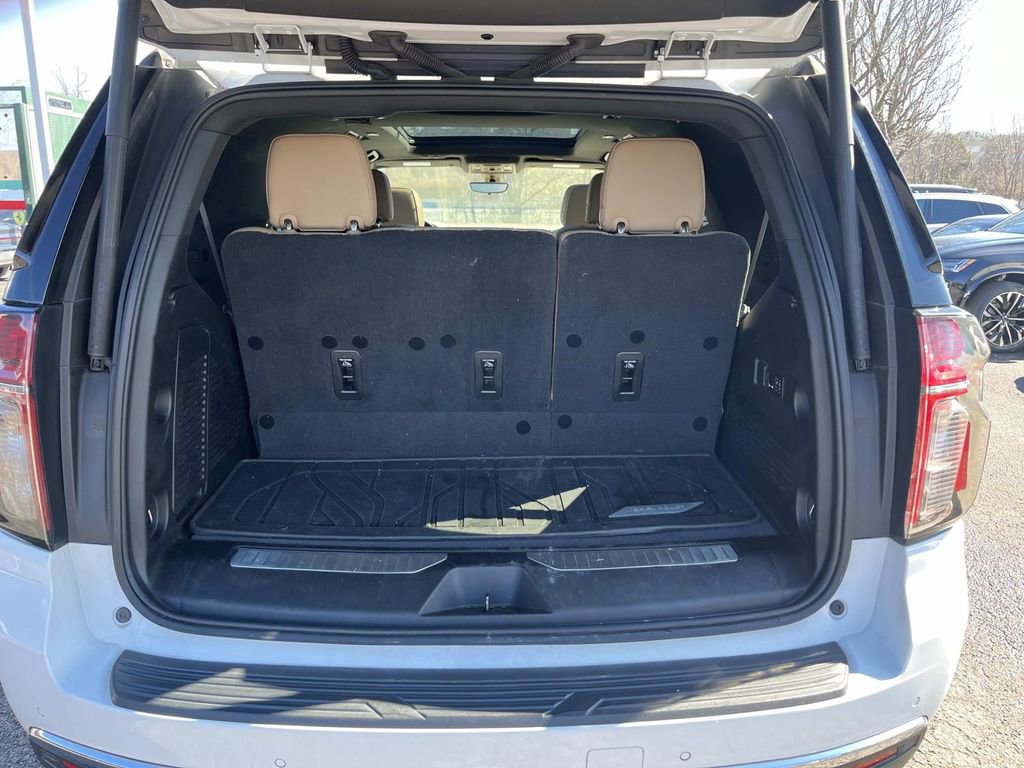 Used 2021 Chevrolet Tahoe Premier w/ Premium Package image 12