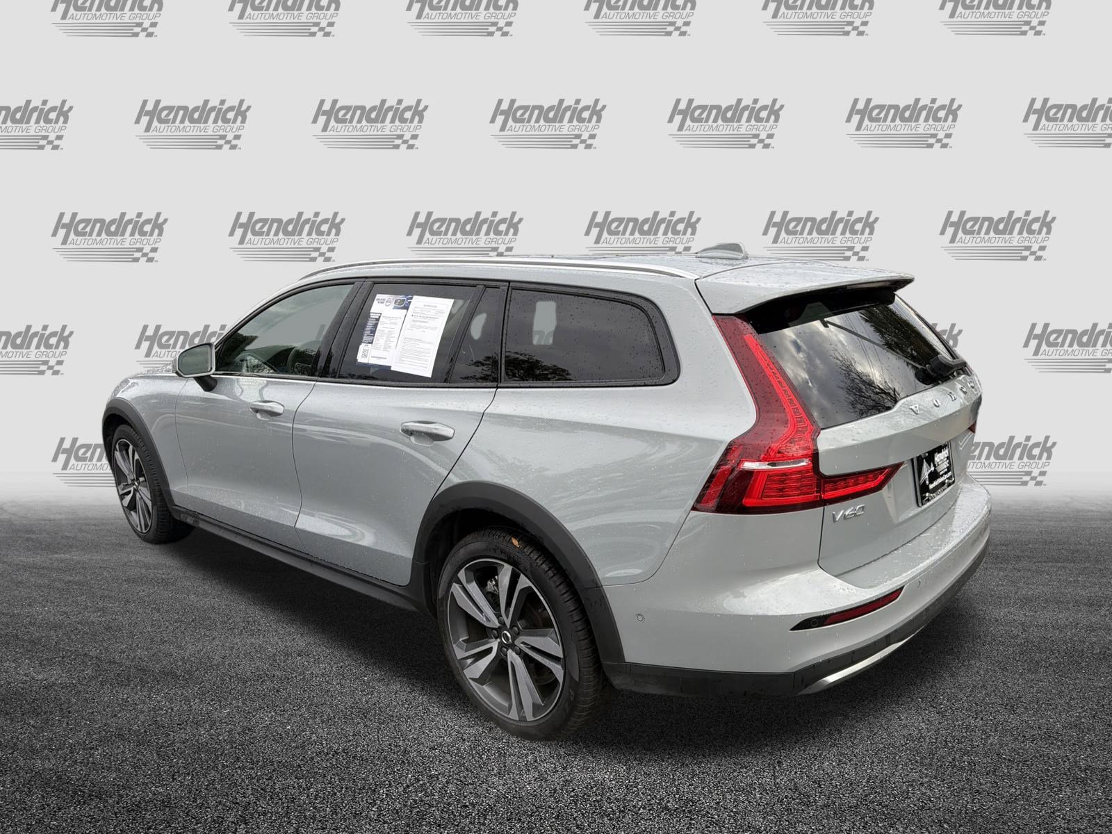 Certified 2025 Volvo V60 B5 Cross Country Plus image 8