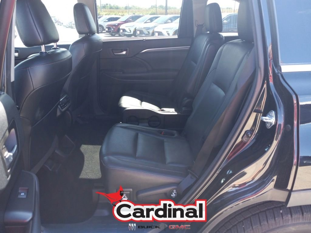 Used 2017 Toyota Highlander Limited Platinum w/ Carpet Mat Package image 22