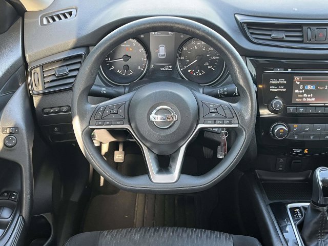 Used 2017 Nissan Rogue S FWD image 17