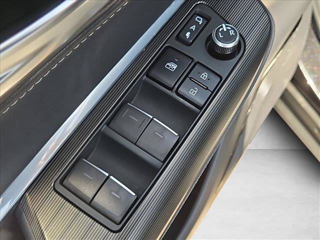 Certified 2023 Toyota Venza XLE AWD/4WD image 12