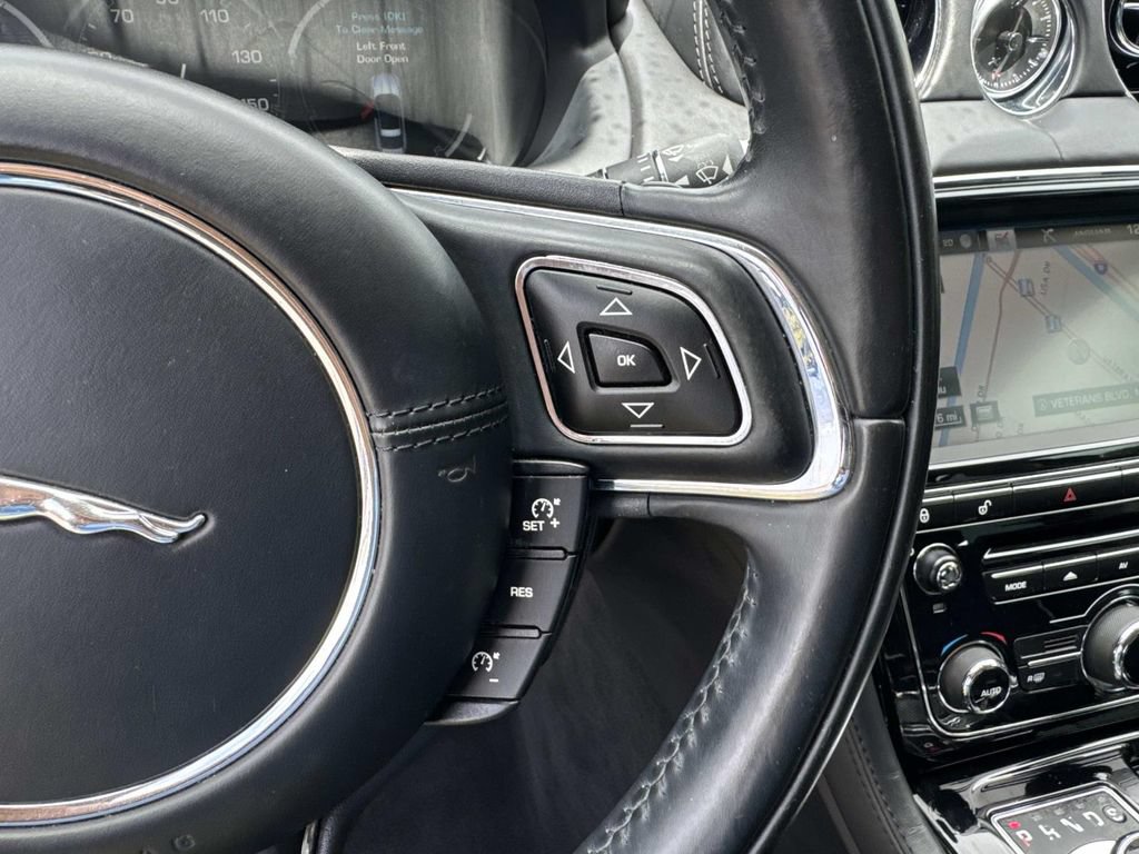Used 2015 Jaguar XJ L Portfolio RWD image 24