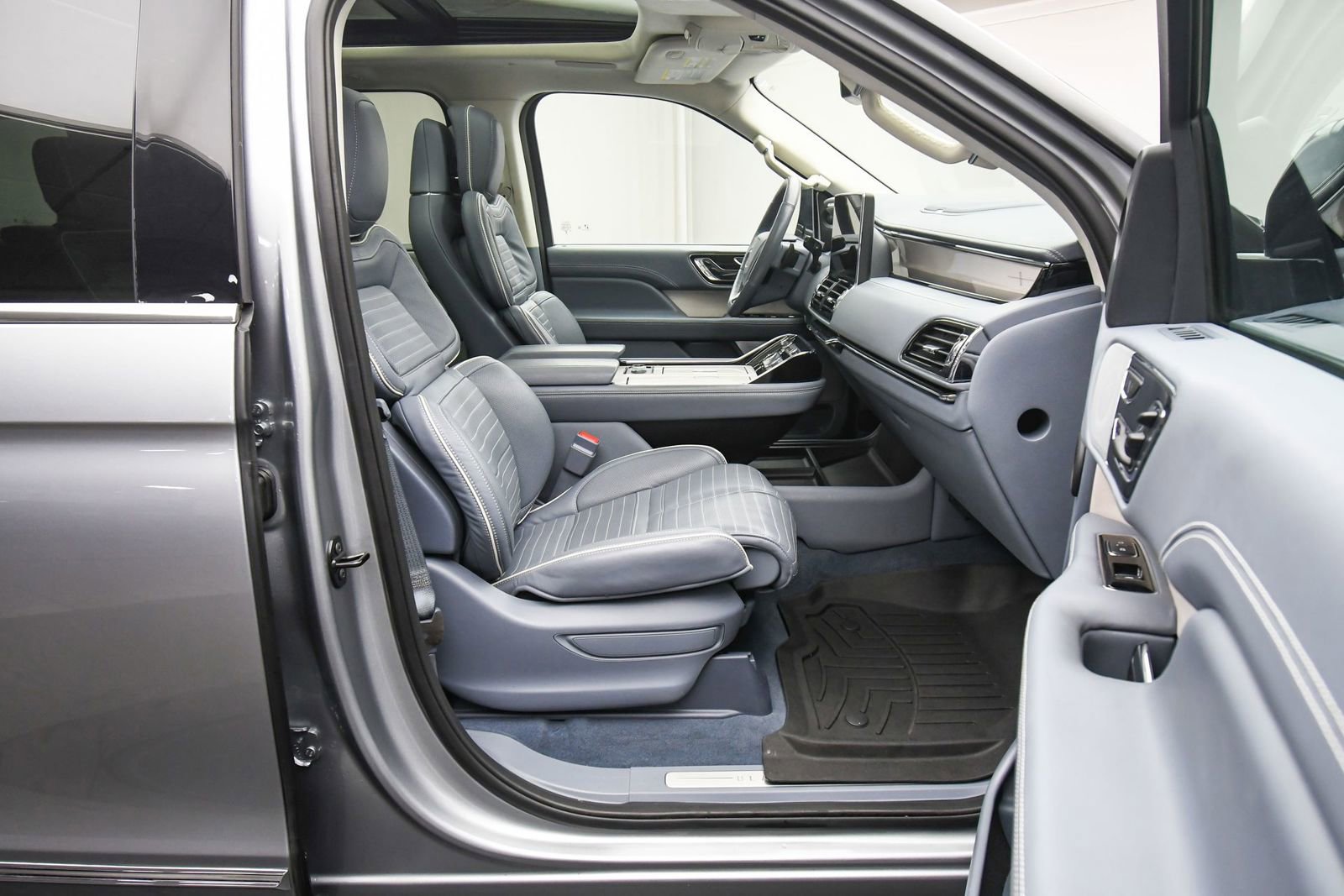 Used 2024 Lincoln Navigator L Black Label image 51