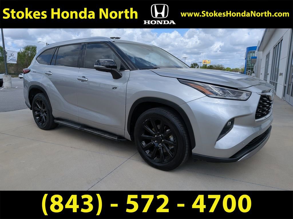 Used 2021 Toyota Highlander Platinum image 2