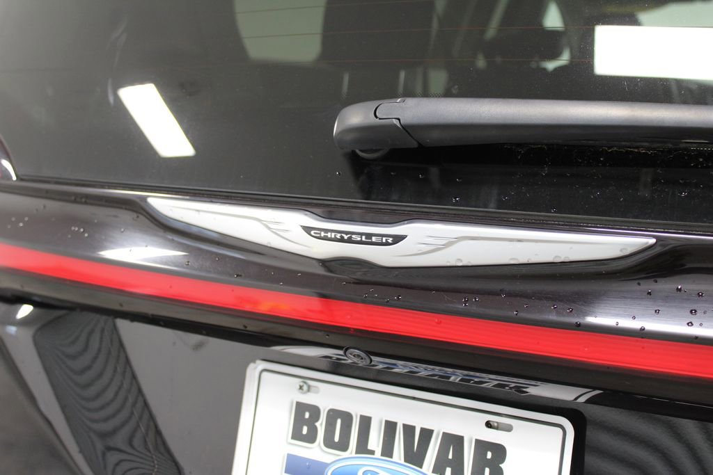 Used 2024 Chrysler Pacifica Touring-L image 13