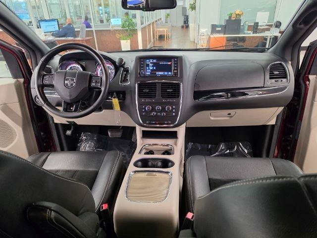 Used 2018 Dodge Grand Caravan SXT FWD image 10
