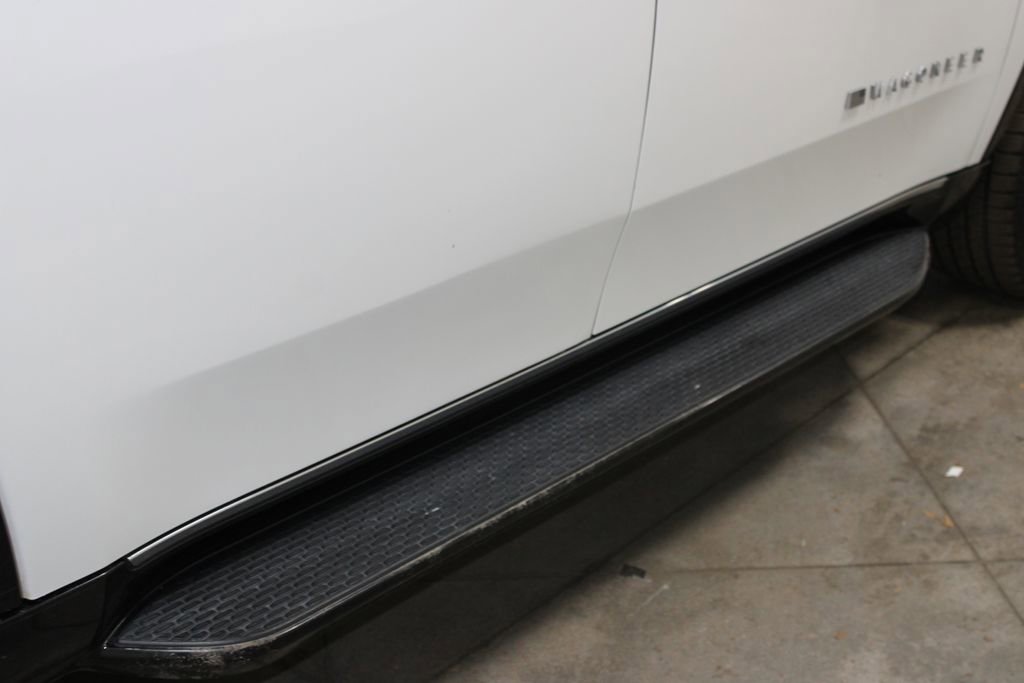 Used 2023 Jeep Wagoneer Series II image 12