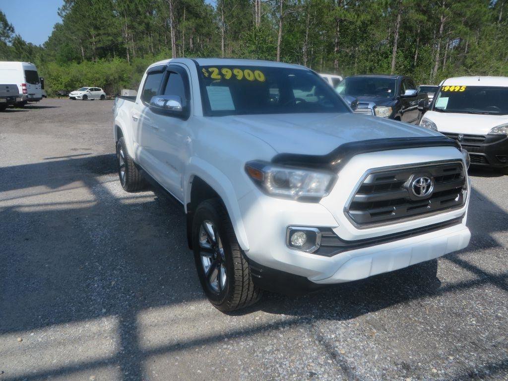 Used 2017 Toyota Tacoma Limited w/ Tow Package AWD/4WD image 4