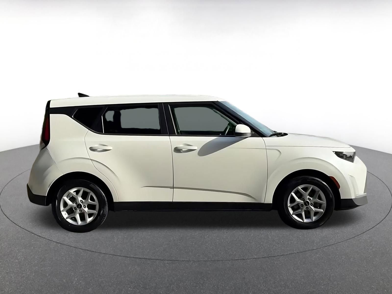 Used 2025 Kia Soul LX w/ LX Technology Package FWD image 23