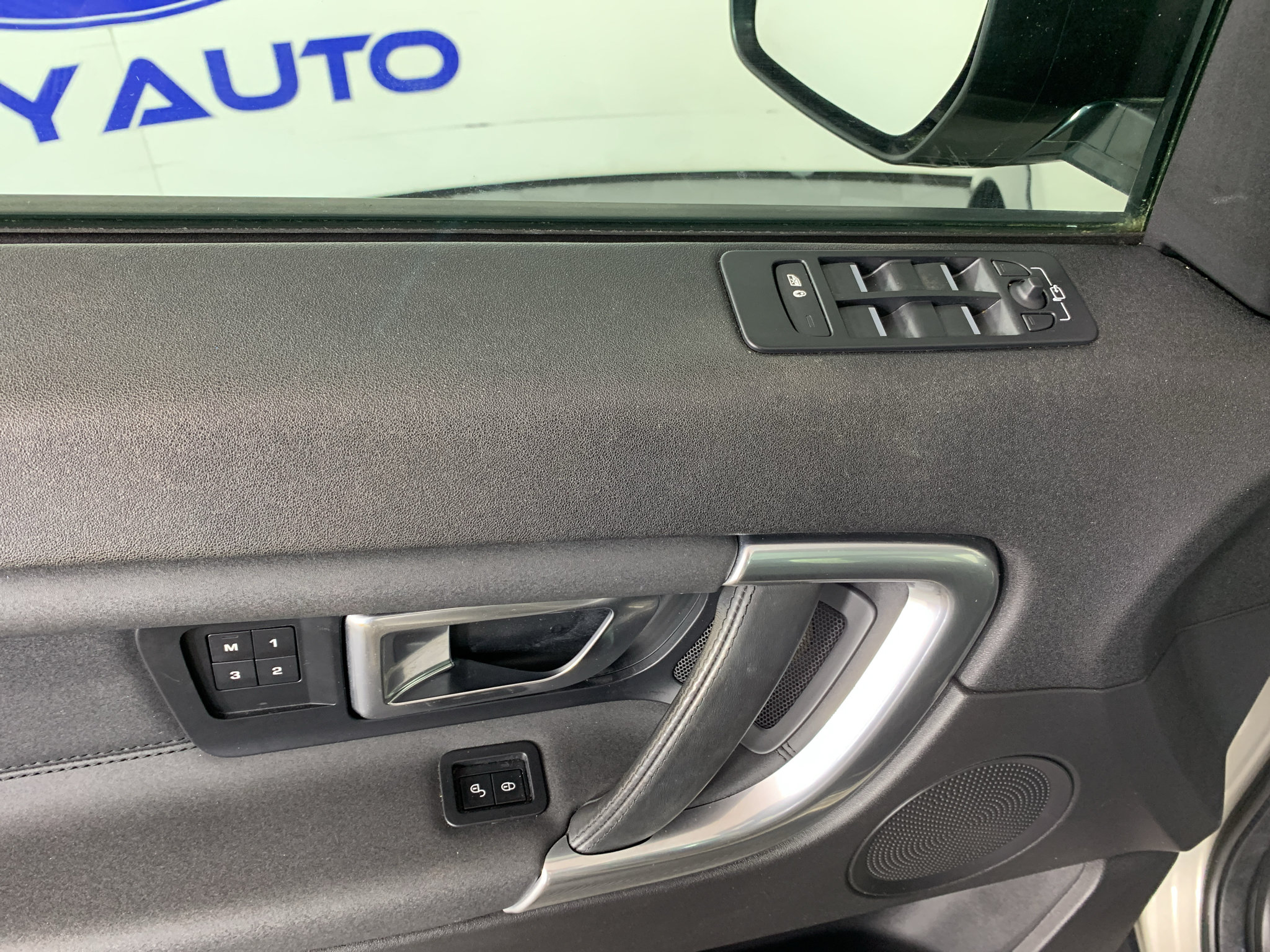 Used 2017 Land Rover Discovery Sport HSE AWD/4WD image 14