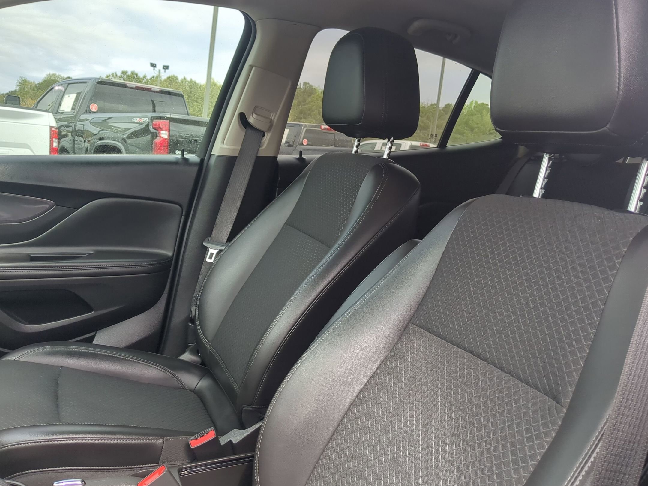 Used 2022 Buick Encore Preferred w/ Safety Package image 14