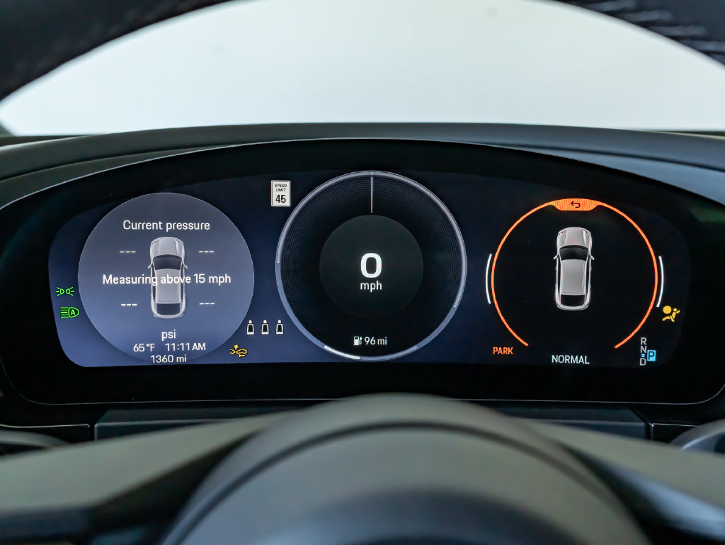 Certified 2025 Porsche Macan 4S Electric AWD/4WD image 17