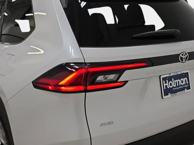 Certified 2025 Toyota Grand Highlander AWD image 31