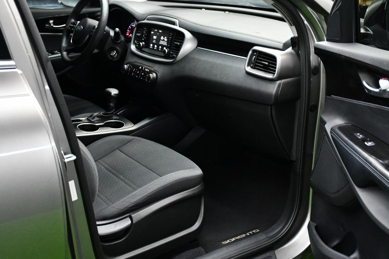Used 2019 Kia Sorento LX image 38