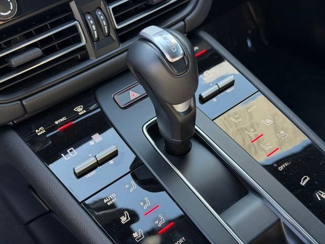 Used 2025 Porsche Macan AWD/4WD image 16