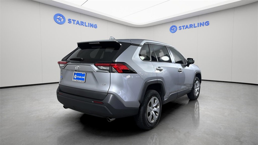 Used 2022 Toyota RAV4 LE image 8