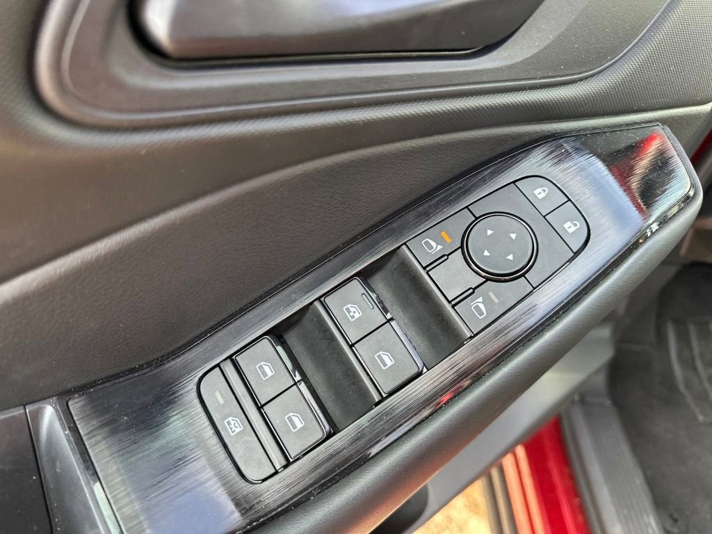 Used 2025 Nissan Rogue S image 14