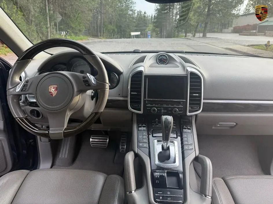 Used 2012 Porsche Cayenne S image 17