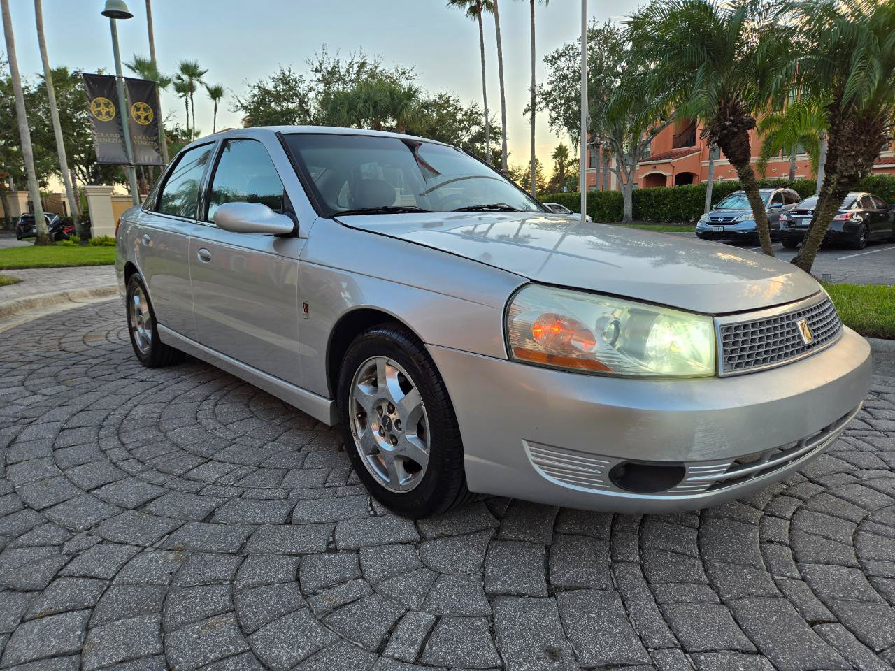 Used 2005 Saturn L-Series L300 FWD image 2