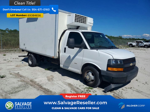 Used 2018 Chevrolet Express 3500 w/ Driver Convenience Package RWD image 5
