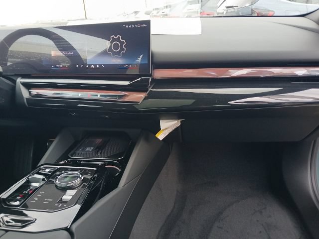 New 2026 BMW 530i w/ M Sport Package RWD image 19