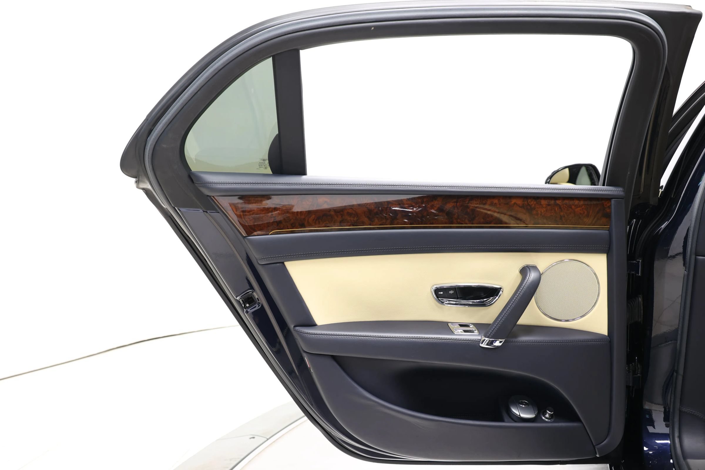 Used 2015 Bentley Flying Spur V8 AWD/4WD image 43