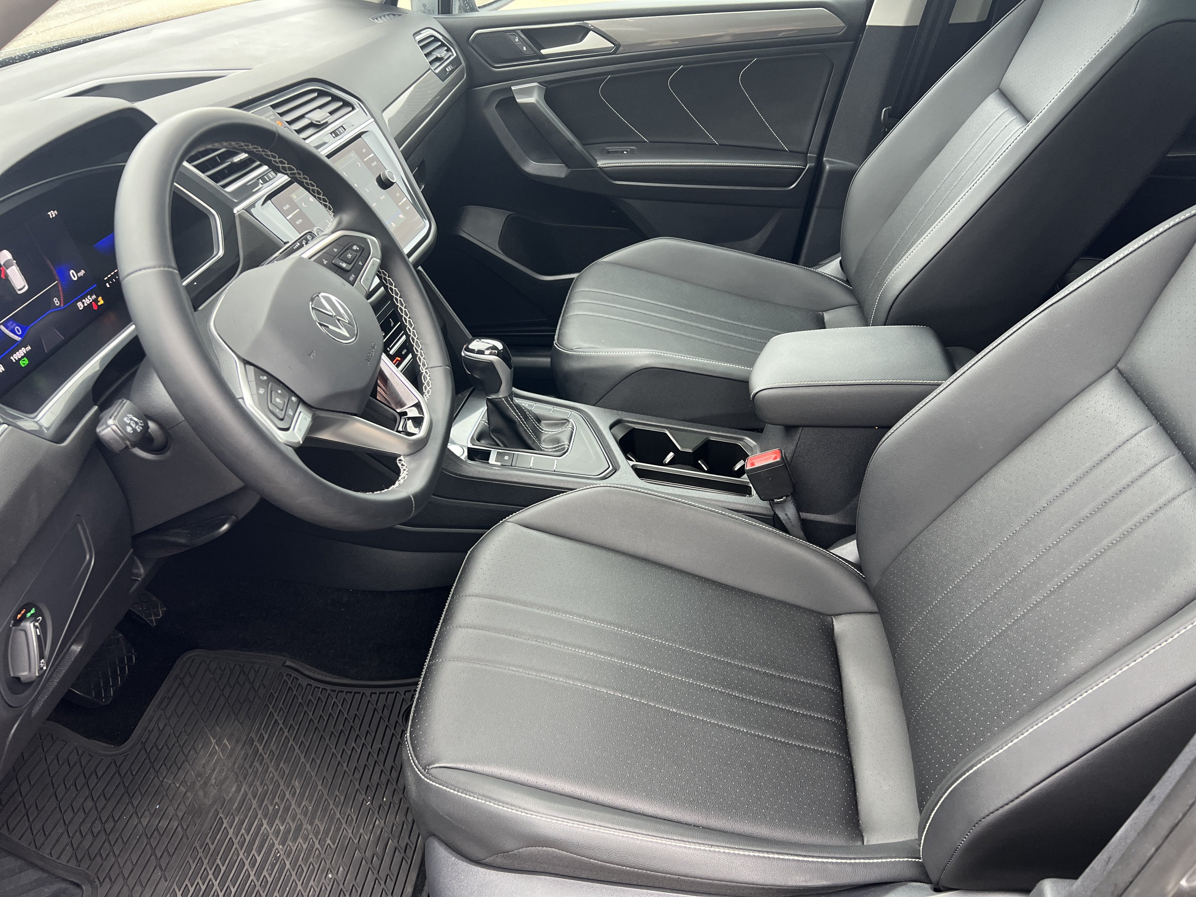 Certified 2023 Volkswagen Tiguan SE w/ Panoramic Sunroof Package FWD image 13