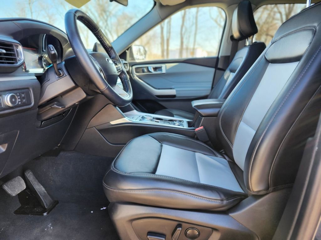 Certified 2022 Ford Explorer XLT w/ Equipment Group 202A image 20