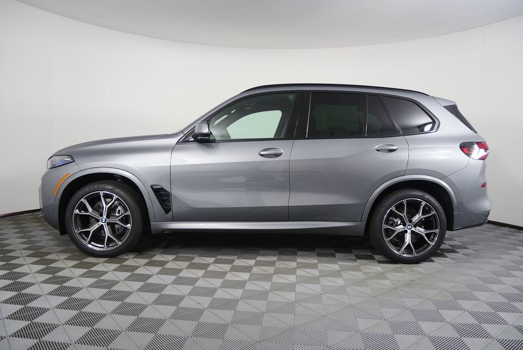 Used 2026 BMW X5 xDrive40i w/ M Sport Package AWD/4WD image 3