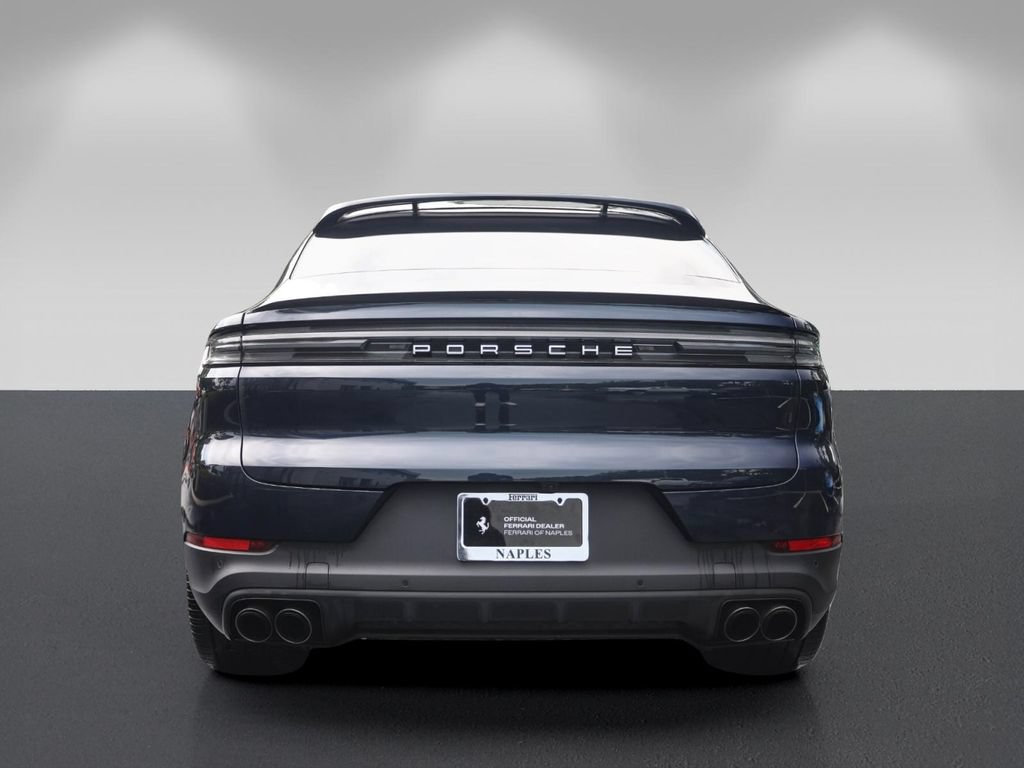 Used 2024 Porsche Cayenne Coupe AWD/4WD image 4